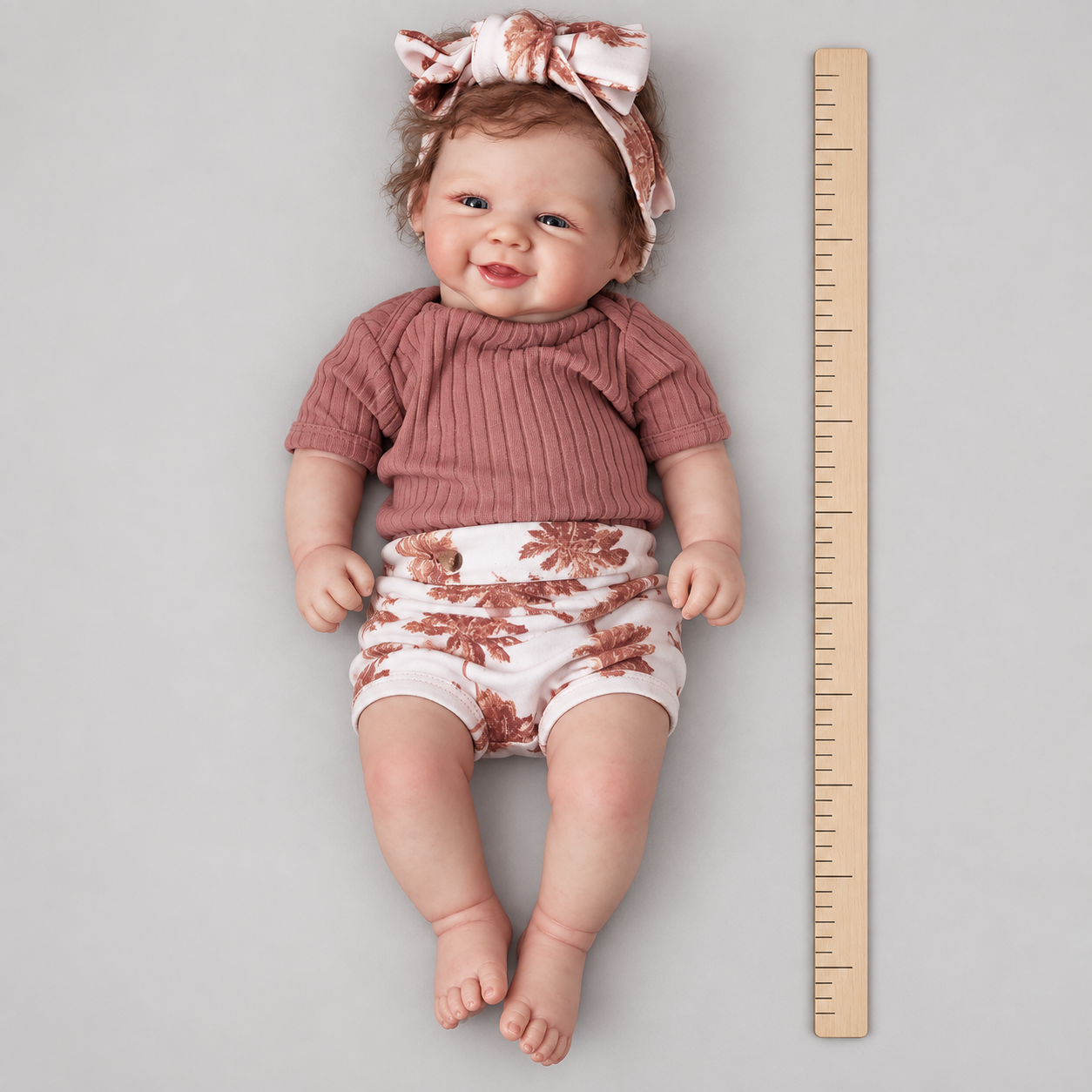 Conceptual layout for comparing collectible doll sizes